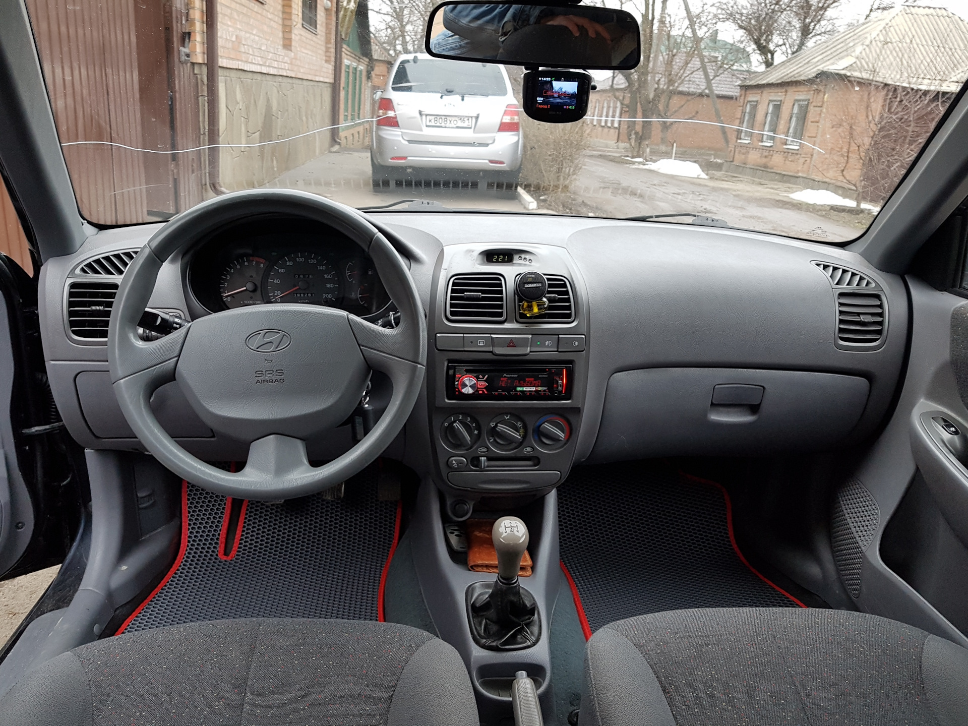  Hyundai Accent Boot Lock